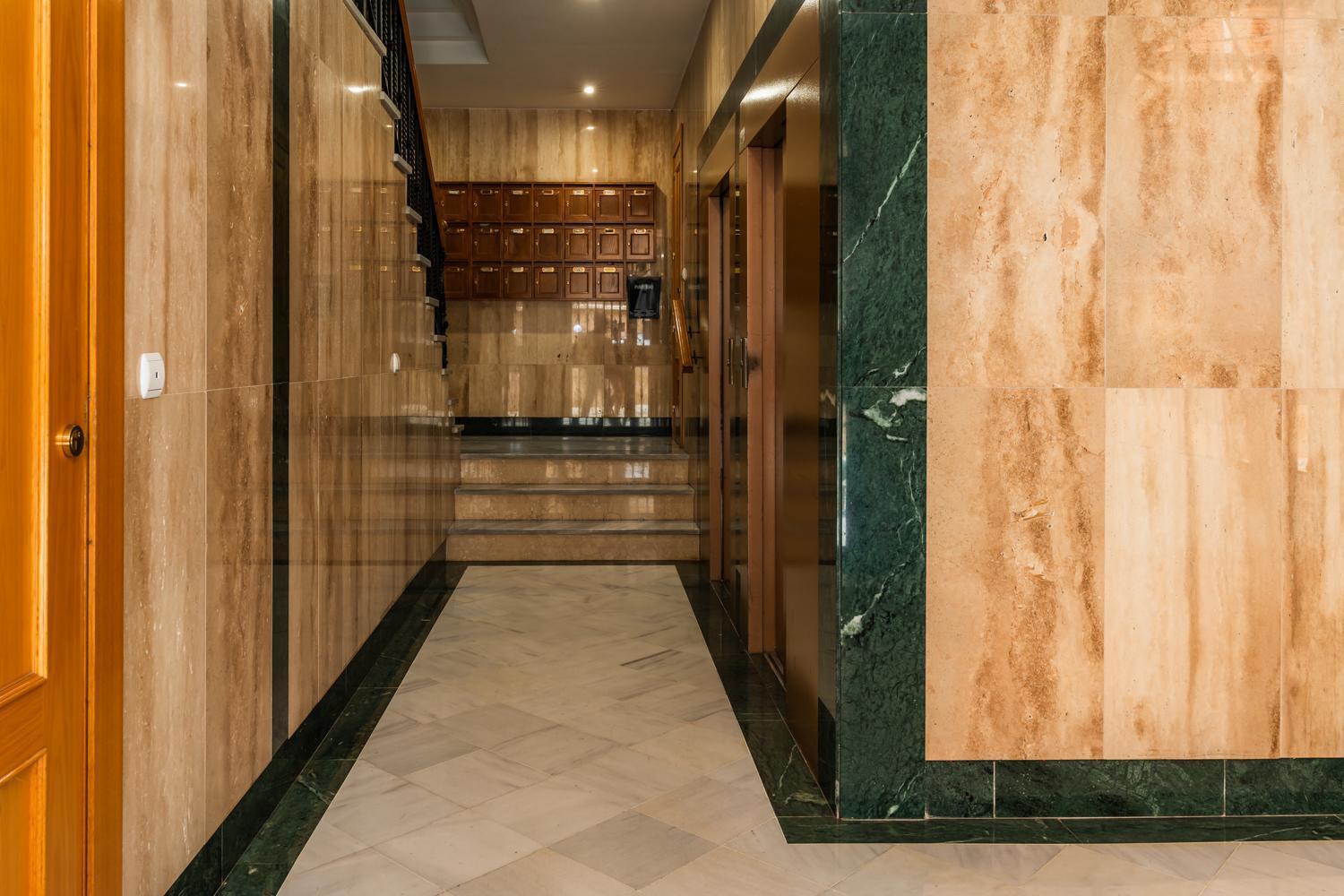 Апартаменты Tuguest Station With Parking Гранада Экстерьер фото